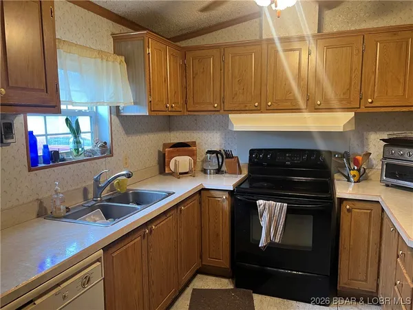 $575,000 | 4534 Pyrmont Road, Stover, MO 65078