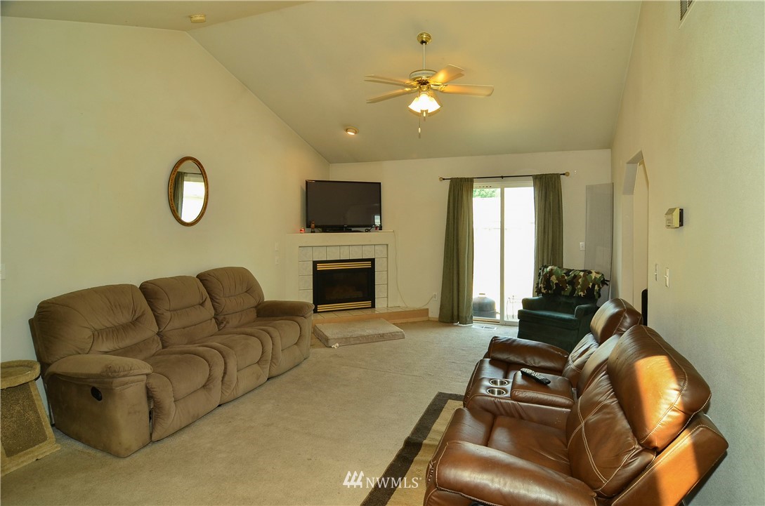 5906 59th Loop Southeast Lacey, WA 98513 - Photo 2 of 12 Gallery Image 2