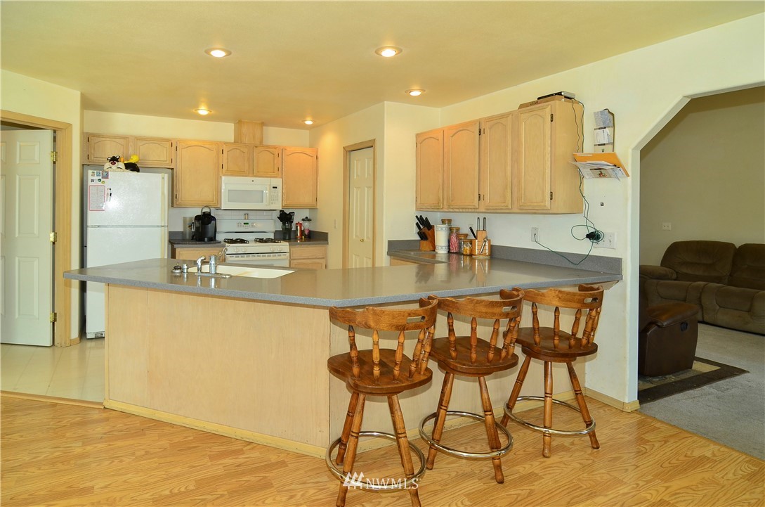 5906 59th Loop Southeast Lacey, WA 98513 - Photo 4 of 12 Gallery Image 4