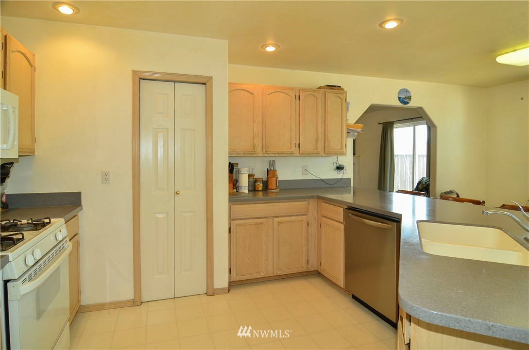 5906 59th Loop Southeast Lacey, WA 98513 - Photo 5 of 12 Gallery Image 5
