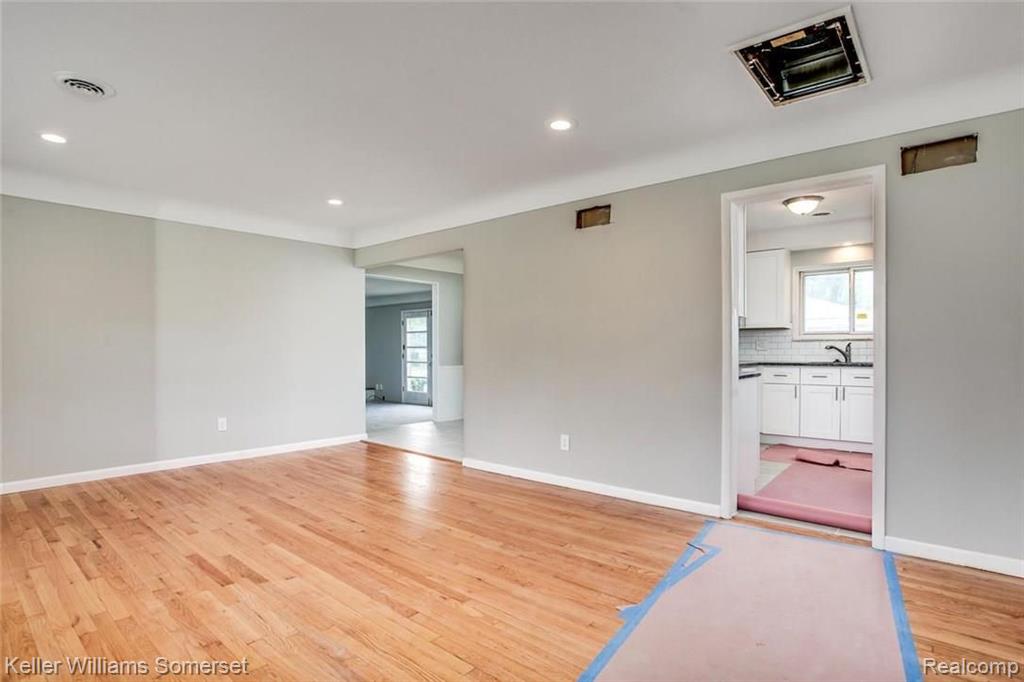 18309 Stephens Eastpointe, MI 48021 - Photo 5 of 23 Gallery Image 5