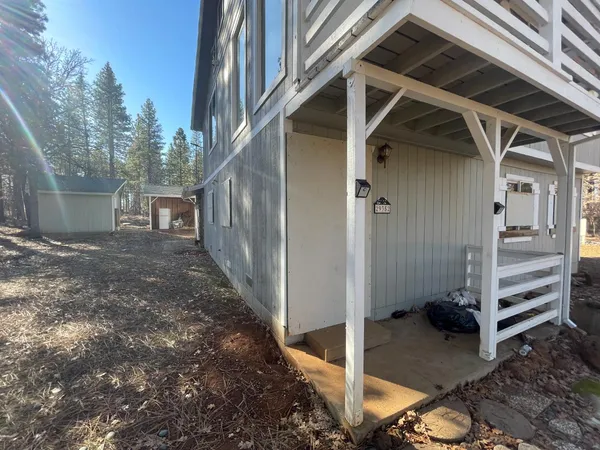a view of entryway and hall