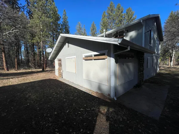a view of a back yard of the house