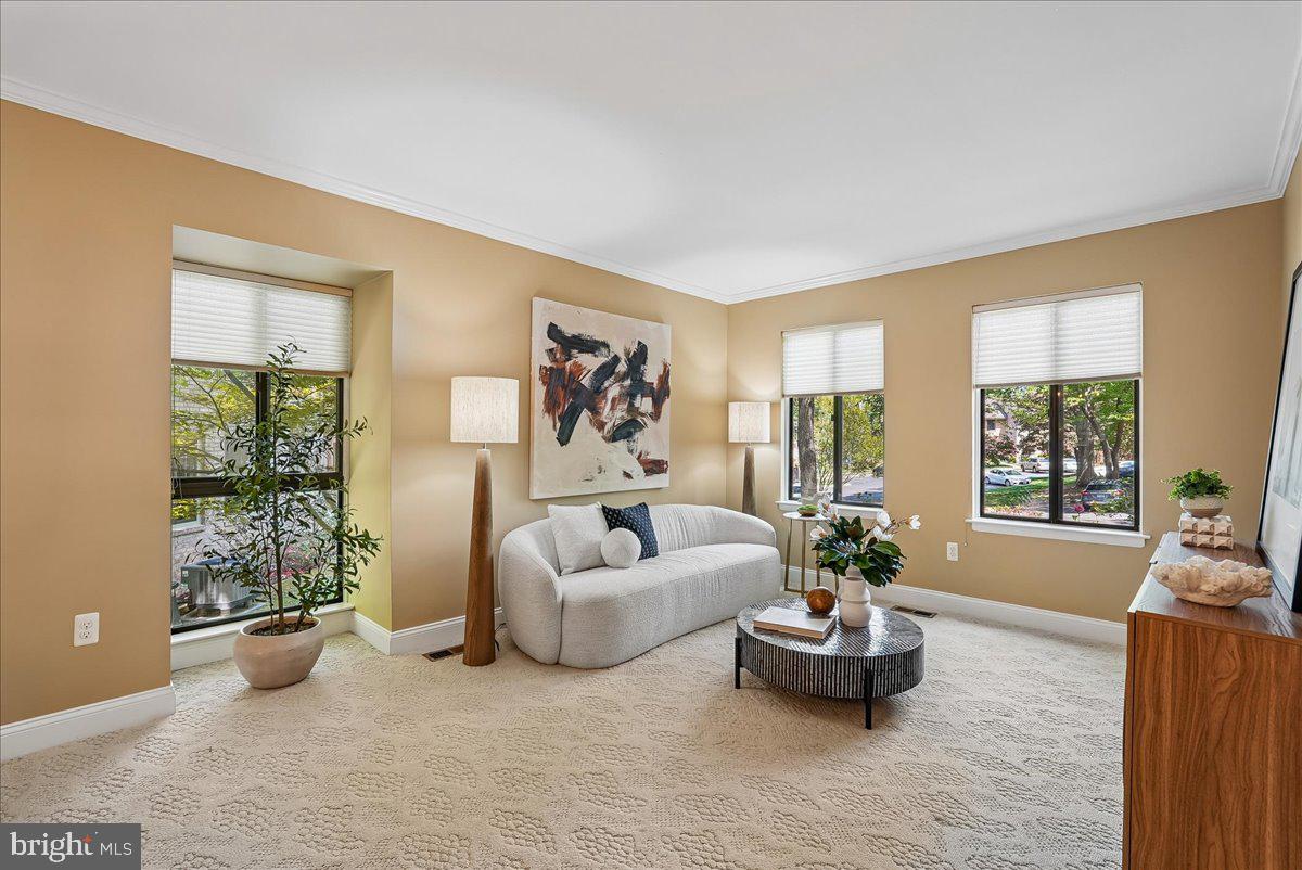 2024 Swans Neck Way Reston, VA 20191 - Photo 11 of 42 Living Room