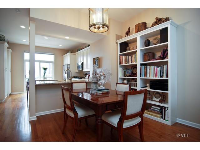 732 West 15th Street Chicago, IL 60607 - Photo 4 of 12 a dining room with a table and chairs