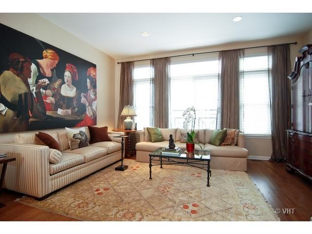 732 West 15th Street Chicago, IL 60607 - Photo 5 of 12 a living room with furniture and a flat screen tv