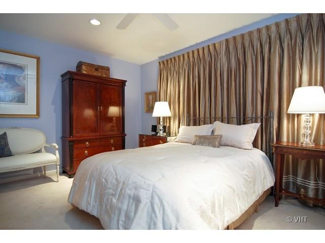 732 West 15th Street Chicago, IL 60607 - Photo 6 of 12 a bedroom with a bed and a television
