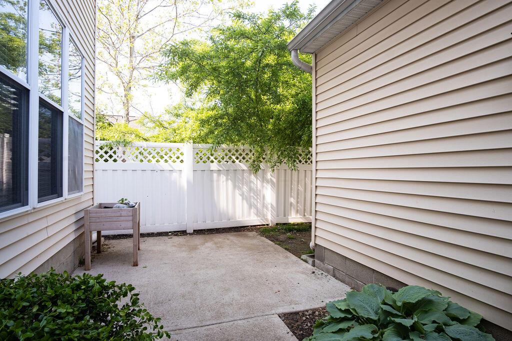 6051 Hayden Farms Road Dublin, OH 43016 - Photo 26 of 34 Patio