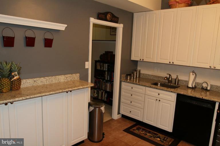 2108 Green Watch Way, Unit 11/200 Reston, VA 20191 - Photo 11 of 30 Kitchen