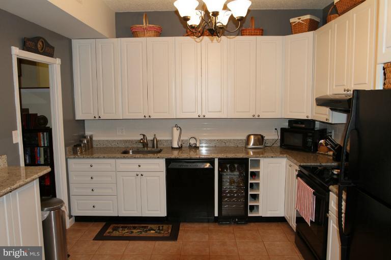 2108 Green Watch Way, Unit 11/200 Reston, VA 20191 - Photo 27 of 30 Kitchen