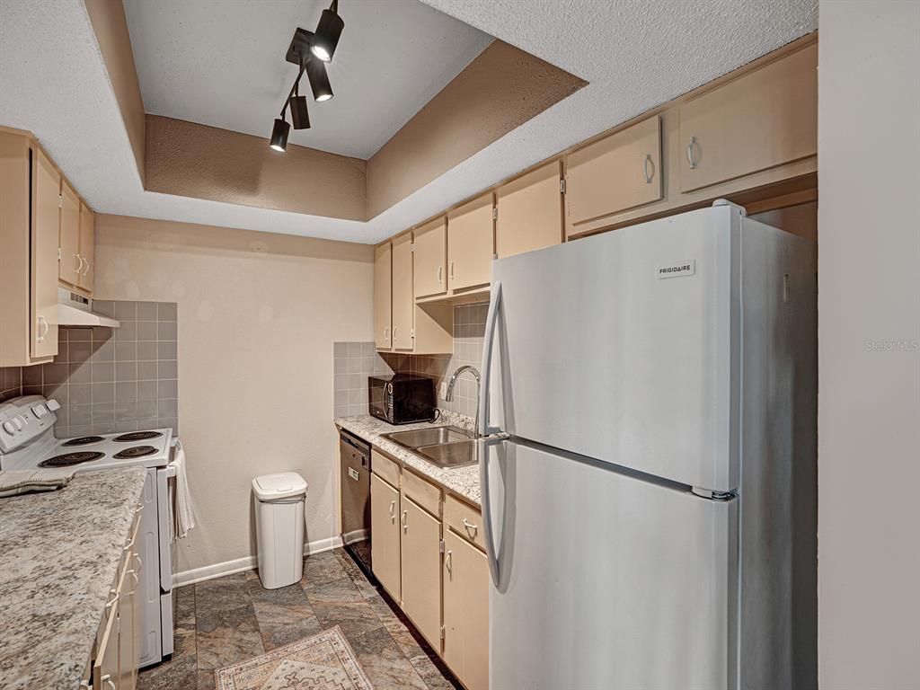 625 North Keene Road, Unit B Clearwater, FL 33755 - Photo 10 of 22