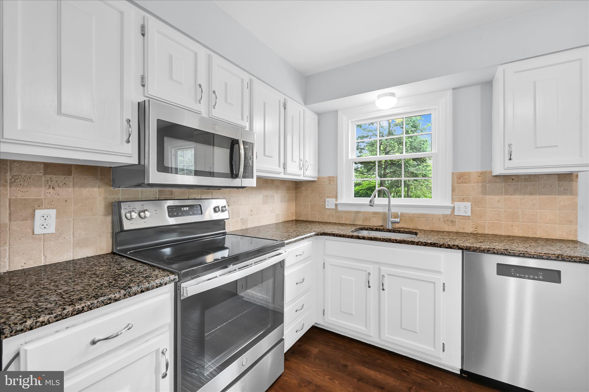 433 Springfield Court Lititz, PA 17543 - Photo 12 of 36 Kitchen