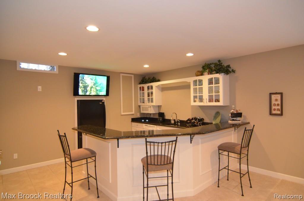 3717 Tremonte Circle Rochester, MI 48306 - Photo 33 of 38 Basement bar2.jpg