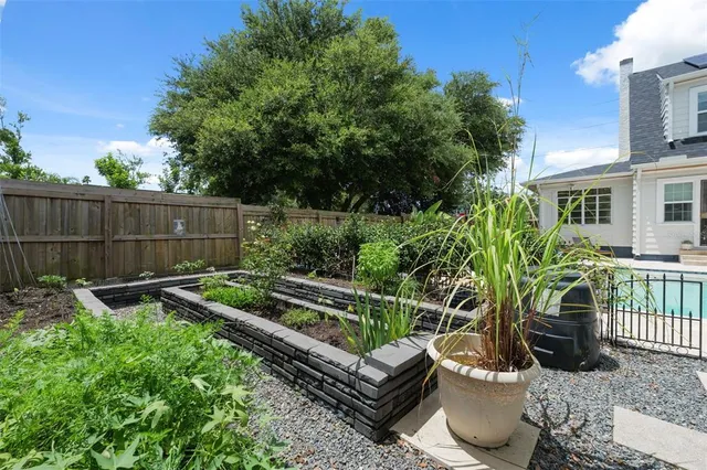 a view of a backyard with sitting area and furniture