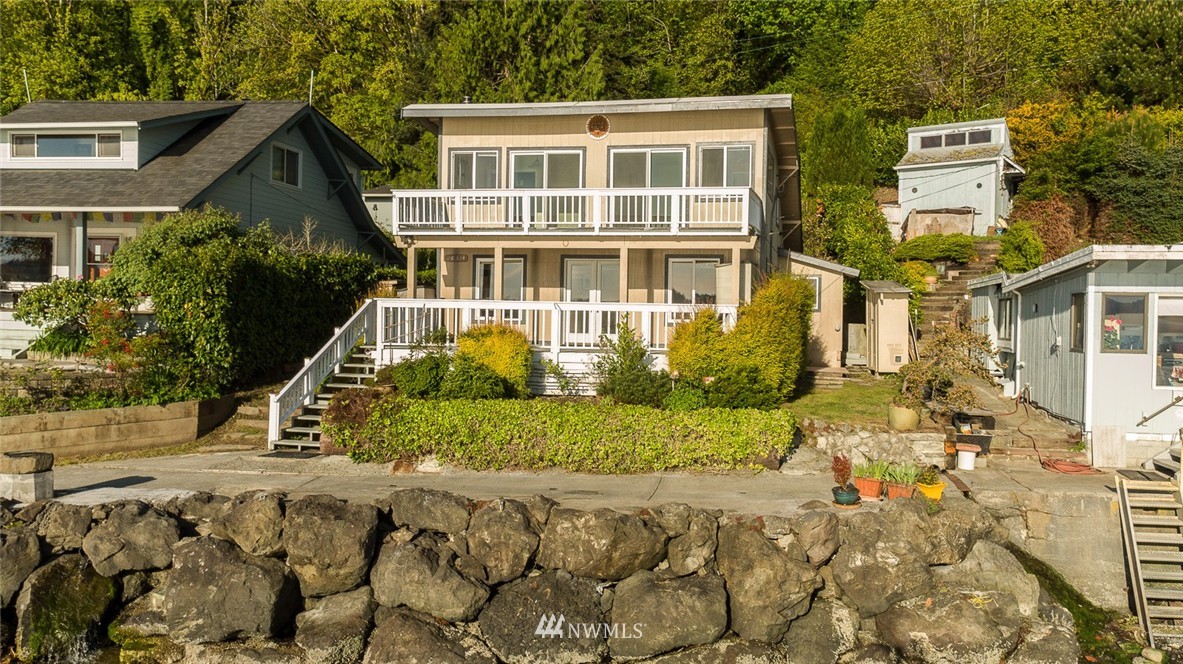 26324 Pillsbury Road Southwest Vashon, WA 98070 - Photo 1 of 19 Gallery Image 1