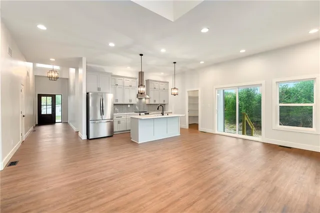 $499,500 | 153 South Linn Valley Drive, Linn Valley, KS 66040