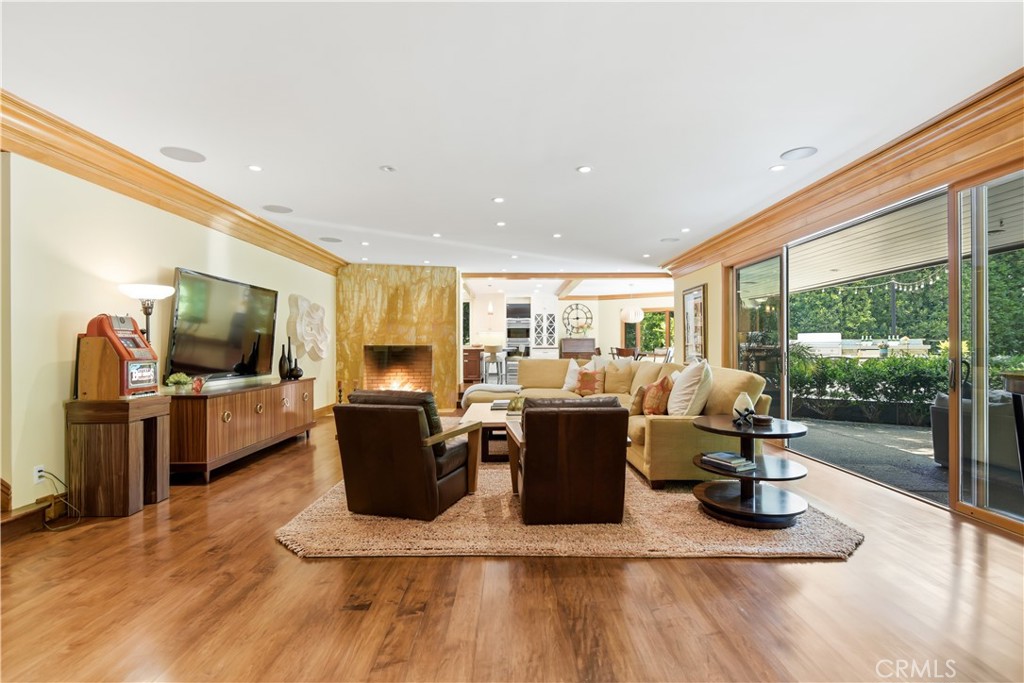 15946 Woodvale Road Encino, CA 91436 - Photo 8 of 51