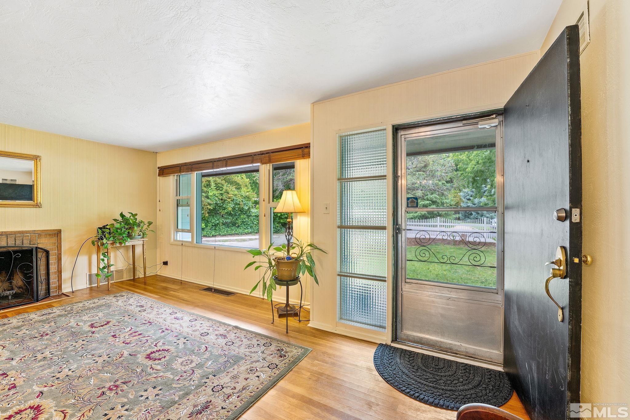 1820 Daniel Webster Drive Reno, NV 89509 - Photo 4 of 32 Photo 4