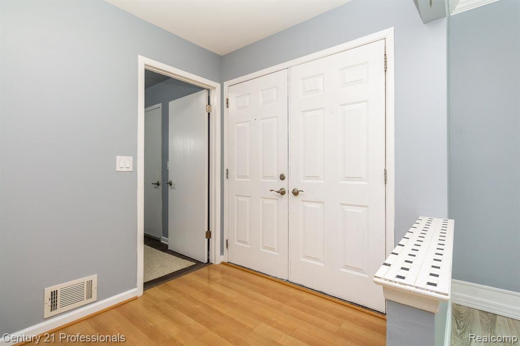 2226 Warrington Road Rochester Hills, MI 48307 - Photo 5 of 39