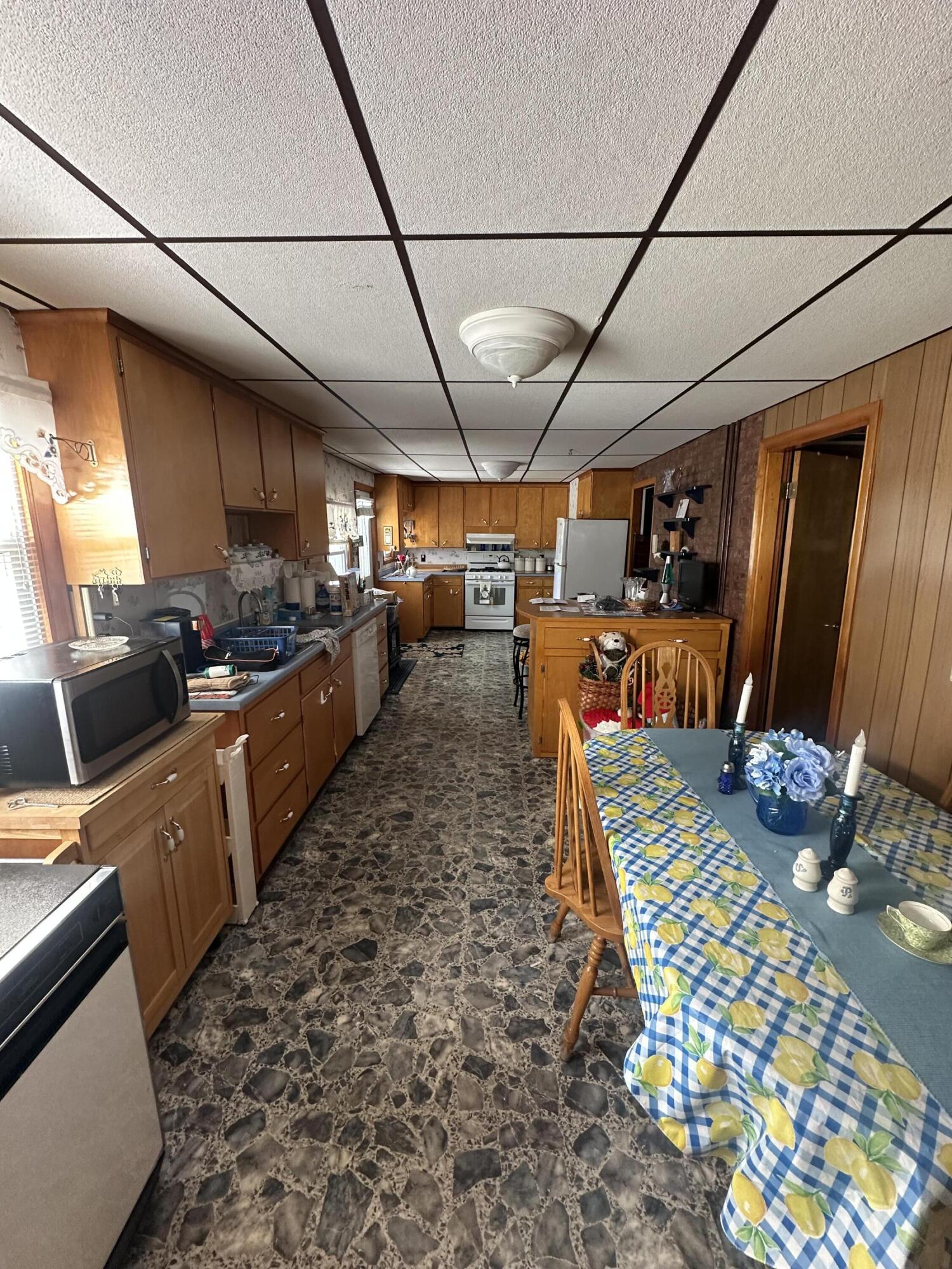 408 Katahdin Avenue Millinocket, ME 04462 - Photo 5 of 29