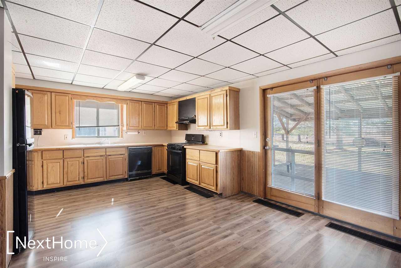 14053 Elms Road Montrose, MI 48457 - Photo 8 of 24 50036245-7.JPG