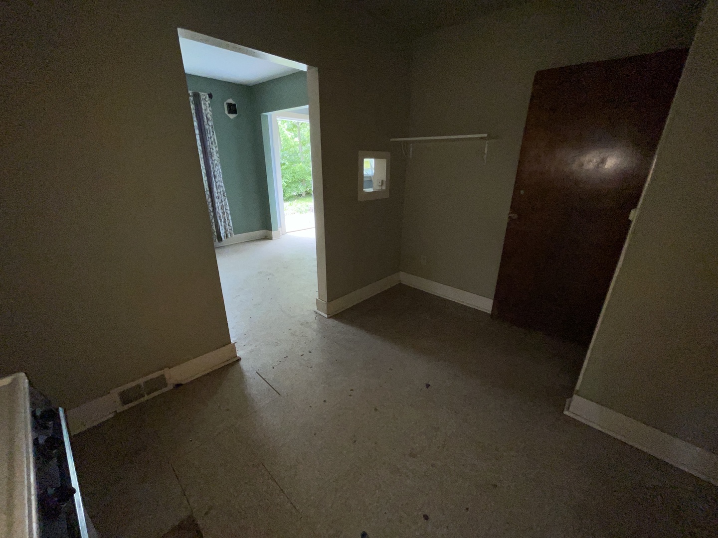754 South Oakland Avenue Decatur, IL 62522 - Photo 12 of 18 an empty room with windows