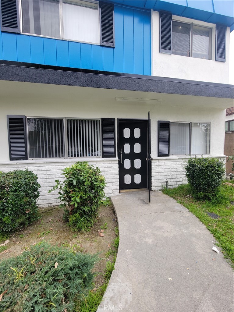 525 Fischer Street, Unit 1 Glendale, CA 91205 - Photo 22 of 25 a view of a backyard