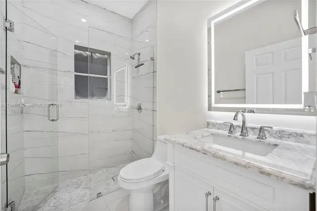 an aerial view of house with yard and lake view