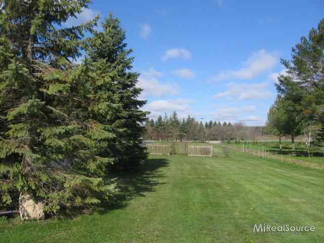 5210 Lakeshore Road Deckerville, MI 48427 - Photo 22 of 22 31147756-21.JPG