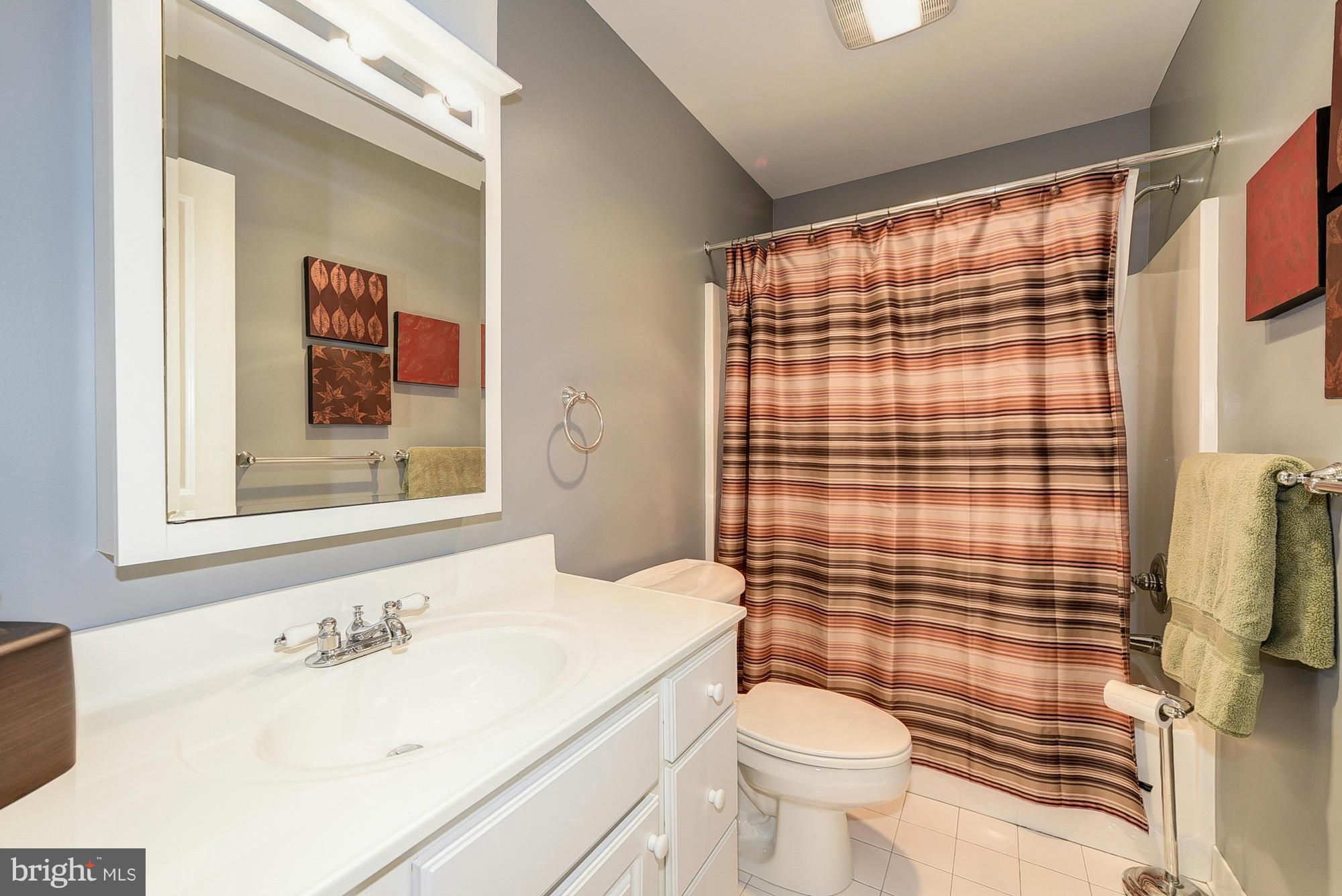 18900 Beallsville Road Poolesville, MD 20837 - Photo 20 of 30 econd level bathroom
