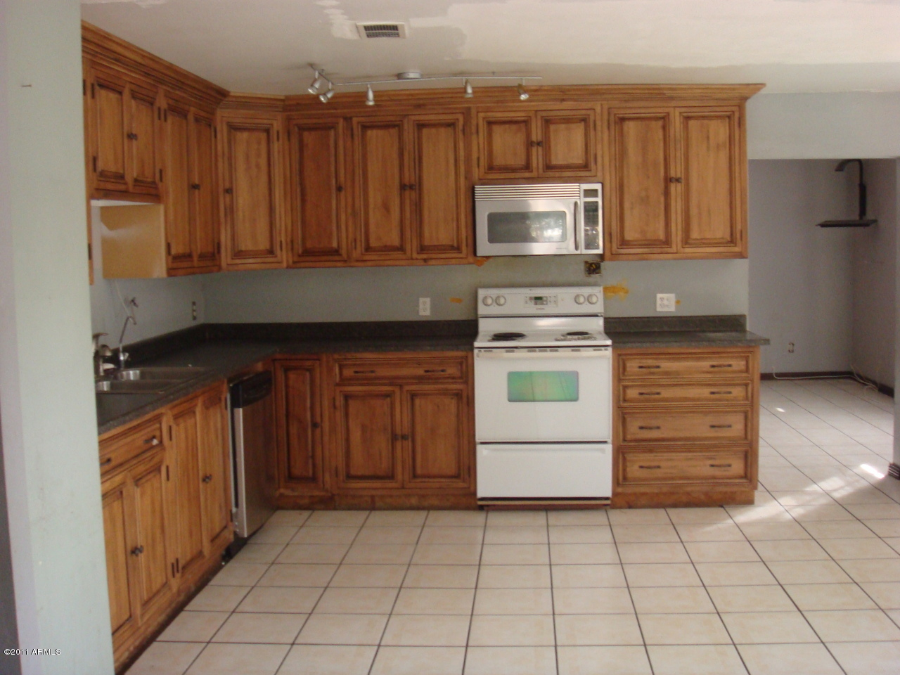 4641 East Pecan Road Phoenix, AZ 85040 - Photo 3 of 6 Kitchen