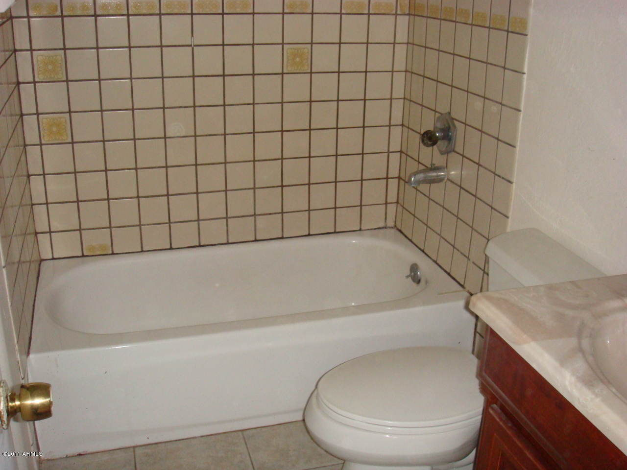 4641 East Pecan Road Phoenix, AZ 85040 - Photo 6 of 6 Bathroon