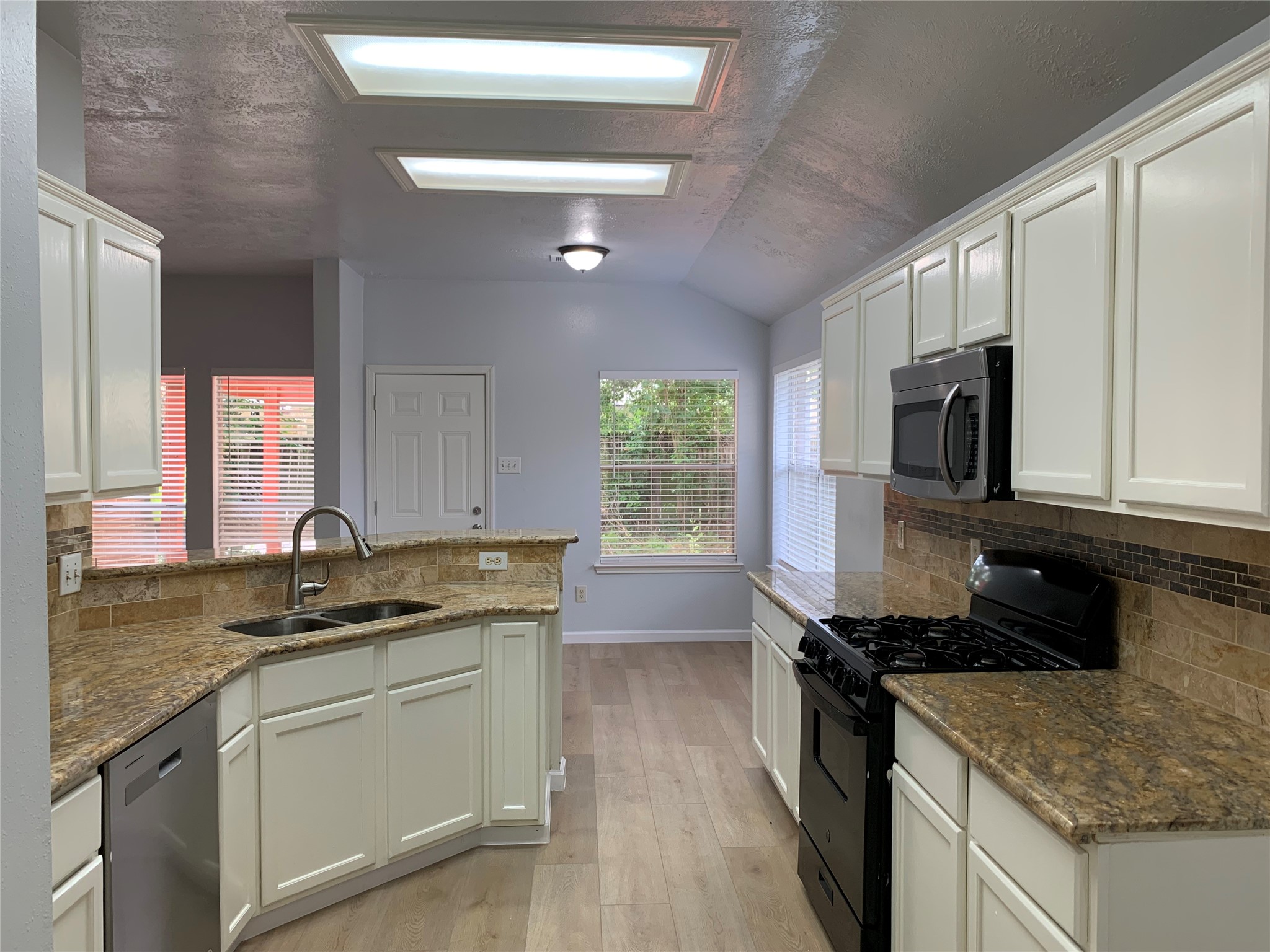 3115 Shady Ridge Trail Sugar Land, TX 77498 - Photo 7 of 21