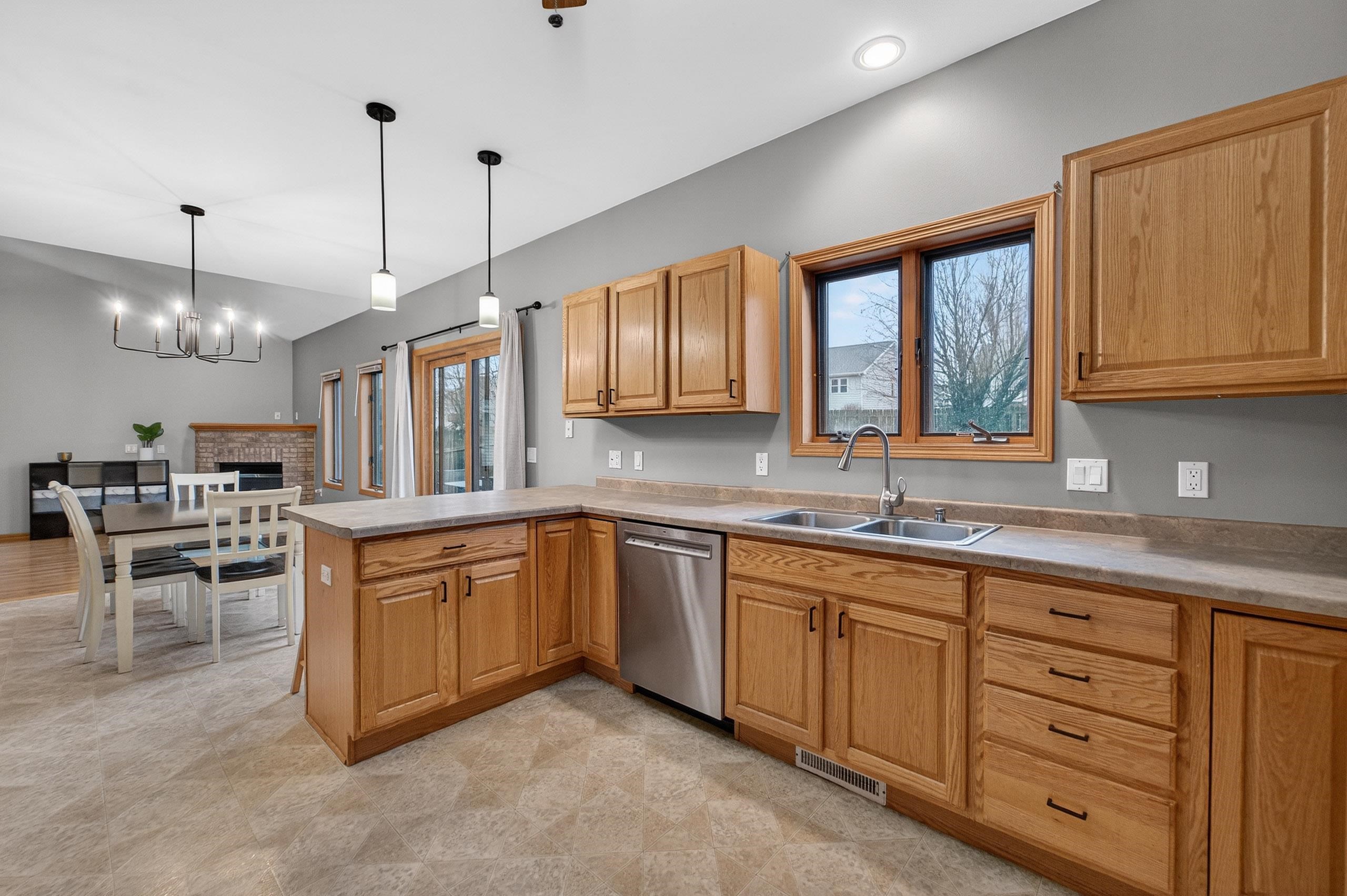 2653 Mica Road Fitchburg, WI 53711 - Photo 14 of 42