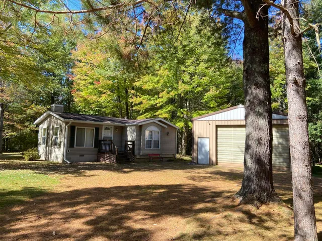 $210,000 | W13924 Lewis Lane, Silver Cliff, WI 54104