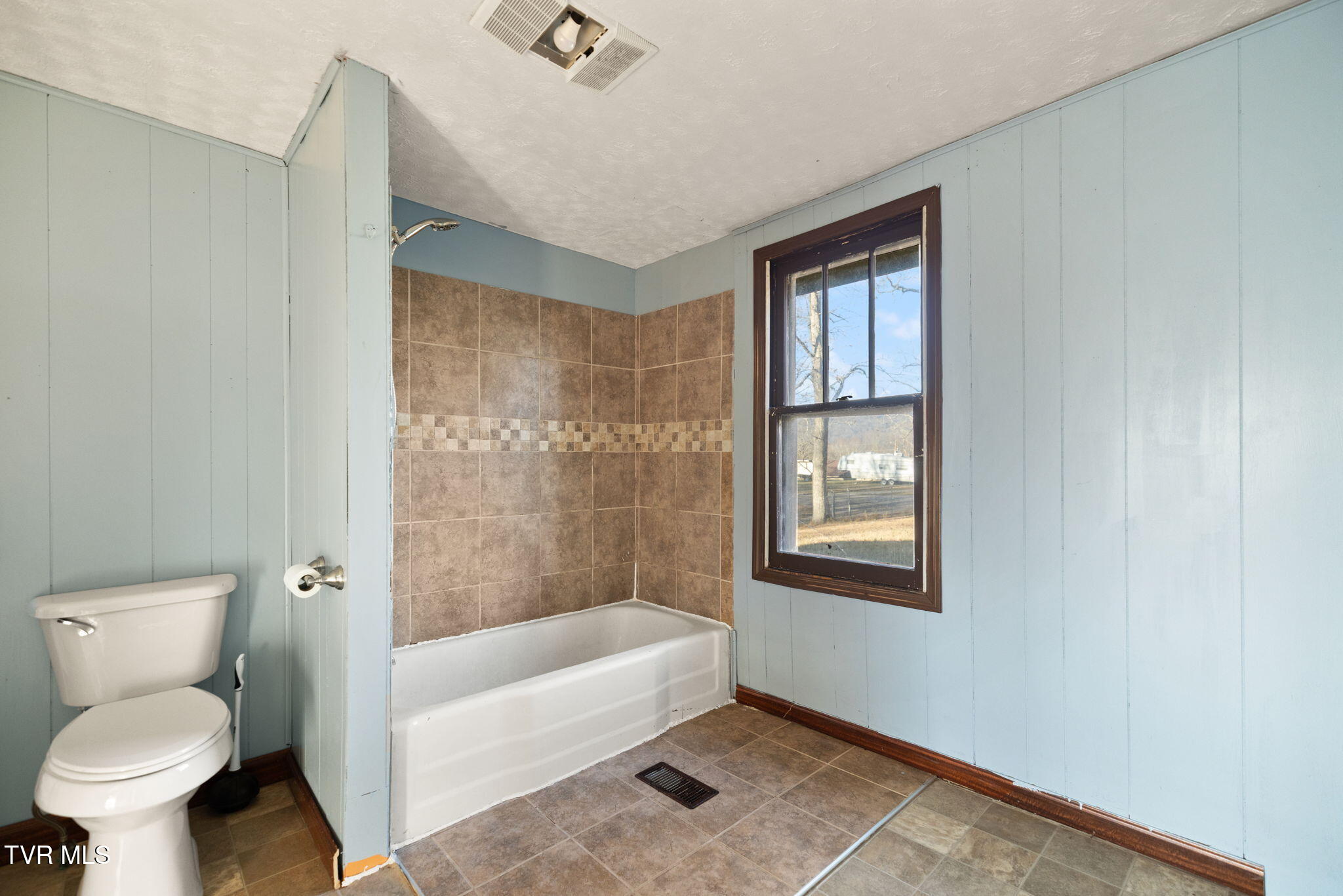 249 Childs Lane La Follette, TN 37766 - Photo 12 of 50 12