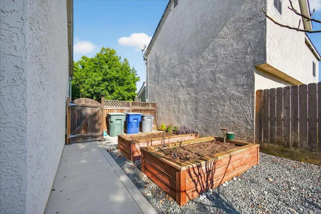 $495,000 | 1881 East Frederick Avenue, Fresno, CA 93720