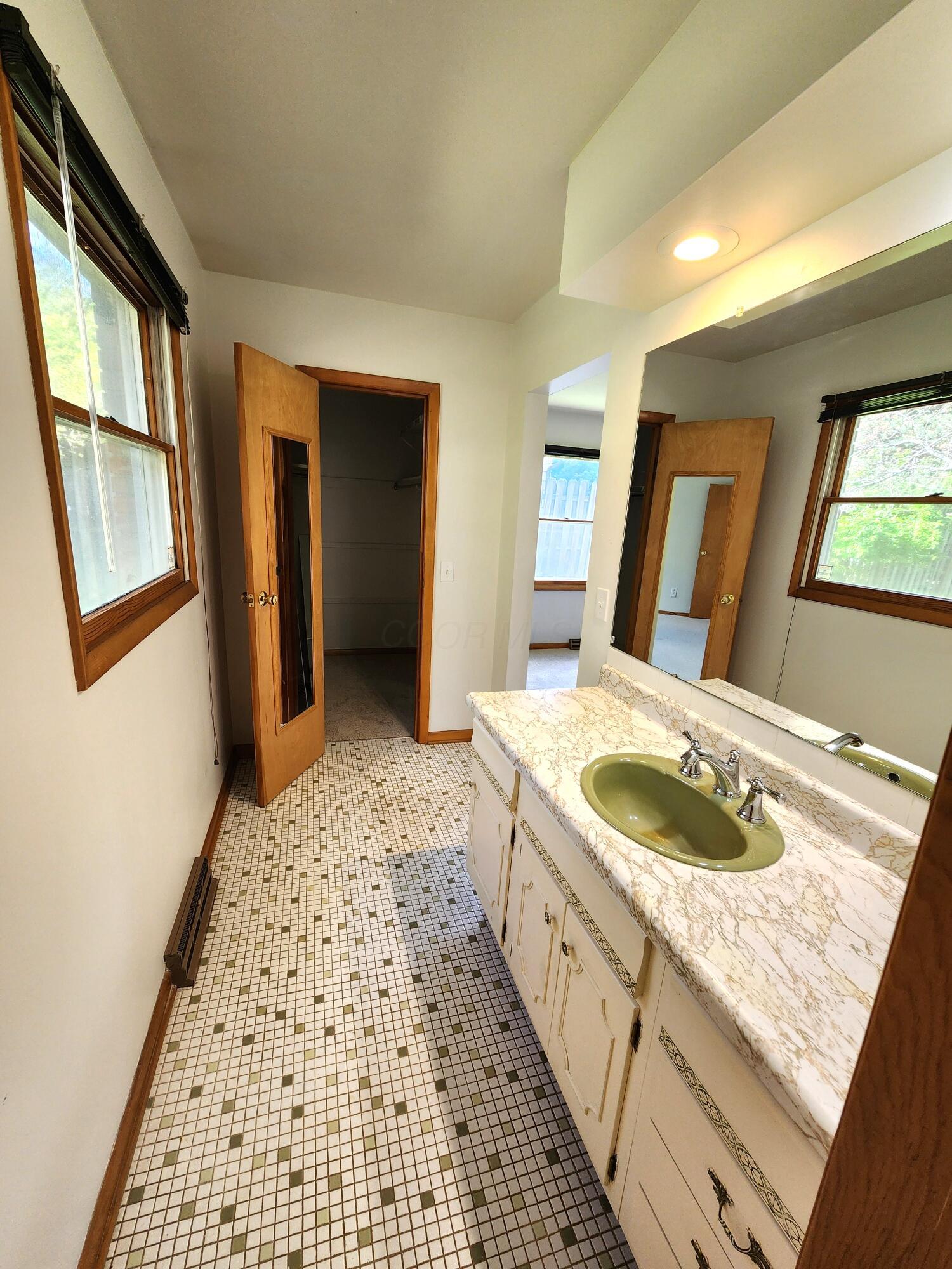 6258 Peach Tree Road Columbus, OH 43213 - Photo 15 of 32 Master Bath