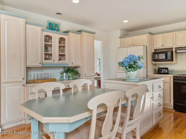 $2,145,000 | 218 Point Road, Lake Winola, PA 18419