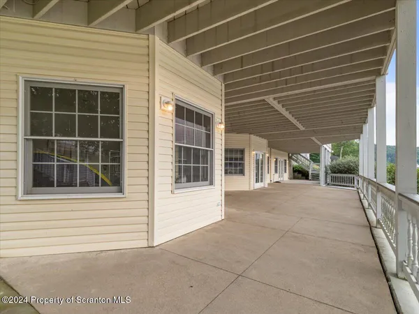 $2,145,000 | 218 Point Road, Lake Winola, PA 18419