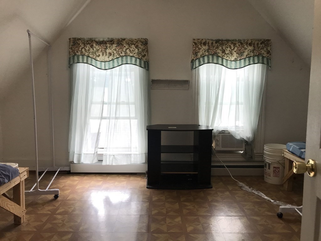 8 Lowell Street Worcester, MA 01603 - Photo 18 of 42