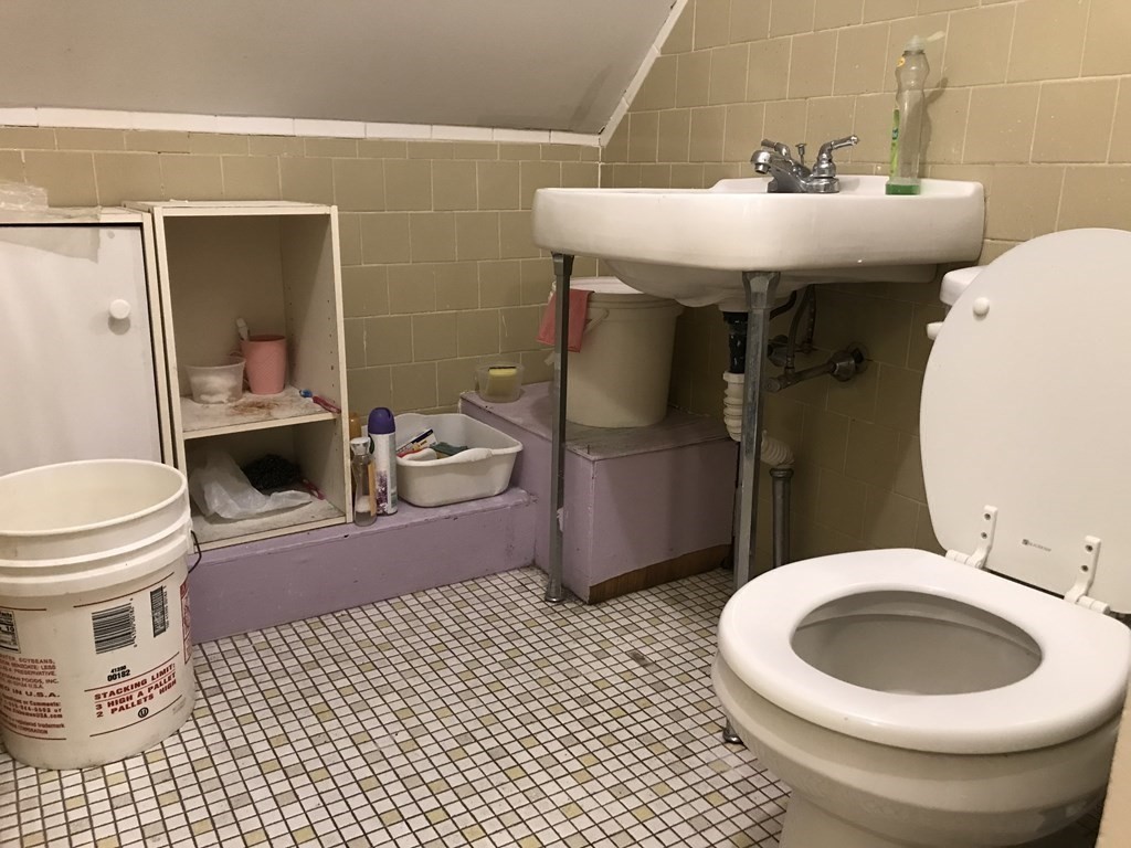 8 Lowell Street Worcester, MA 01603 - Photo 20 of 42