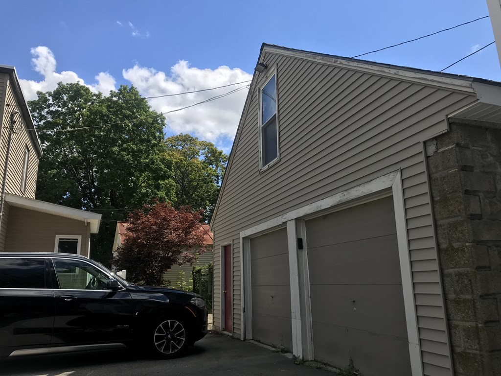 8 Lowell Street Worcester, MA 01603 - Photo 5 of 42