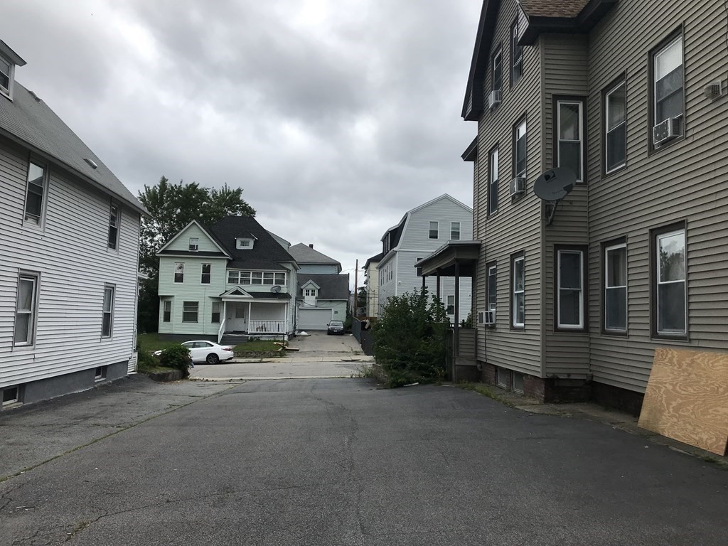 8 Lowell Street Worcester, MA 01603 - Photo 6 of 42