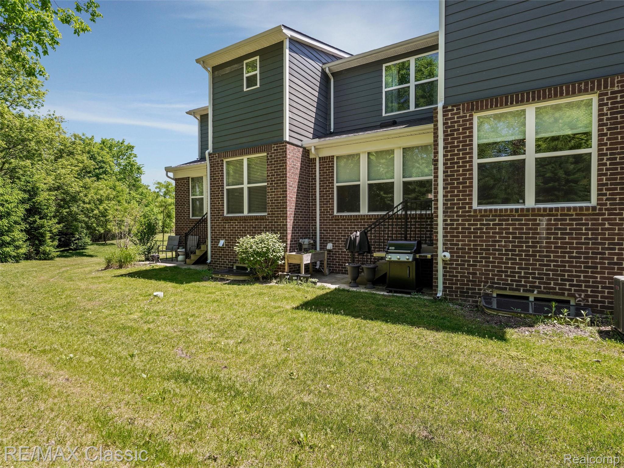 24869 Ivy Road Novi, MI 48375 - Photo 28 of 31 Patio