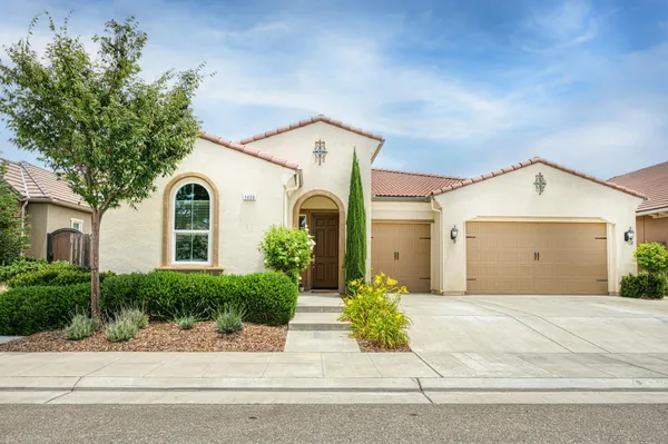 $929,000 | 1439 North Maine Avenue, Clovis, CA 93619