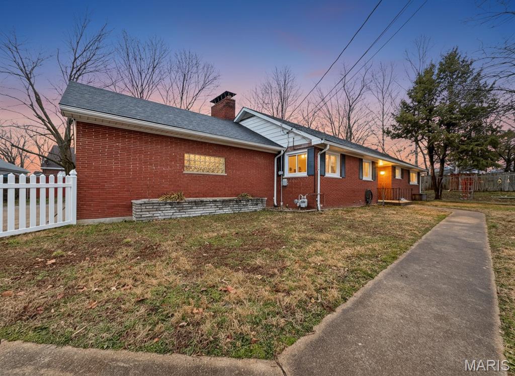 325 North Market Street Waterloo, IL 62298 - Photo 2 of 68
