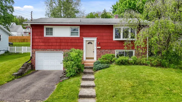 $249,900 | 3635 Leonard Drive, Endicott, NY 13760