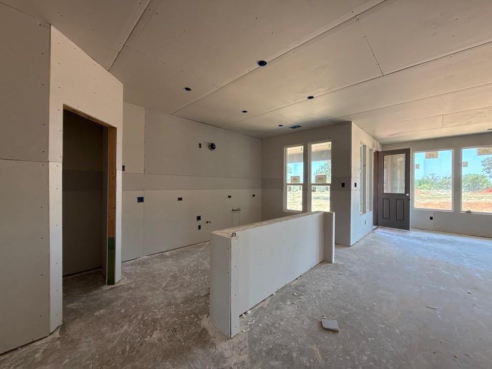 205 Oak Grv Way Springtown, TX 76082 - Photo 12 of 21 Gallery Image 12
