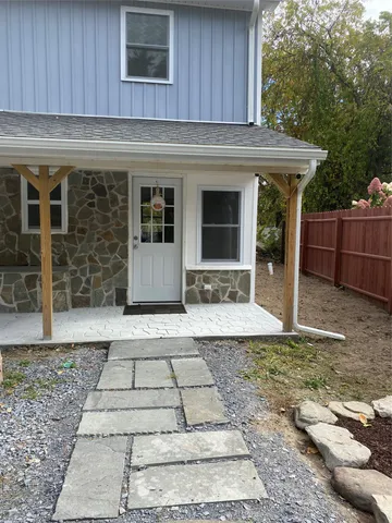 $1,300 | 32 Zimmer Drive, Unit RIGHT LOWER SIDE, Sparrowbush, NY 12780